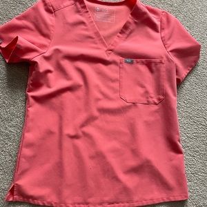 Figs hot pink. Top is a medium. Bottom is a large. Selling as a set